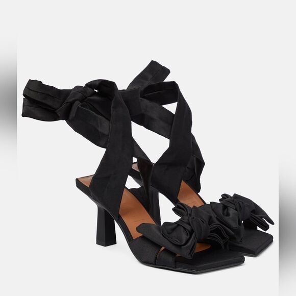 Tibi  - Picture 3 of 8